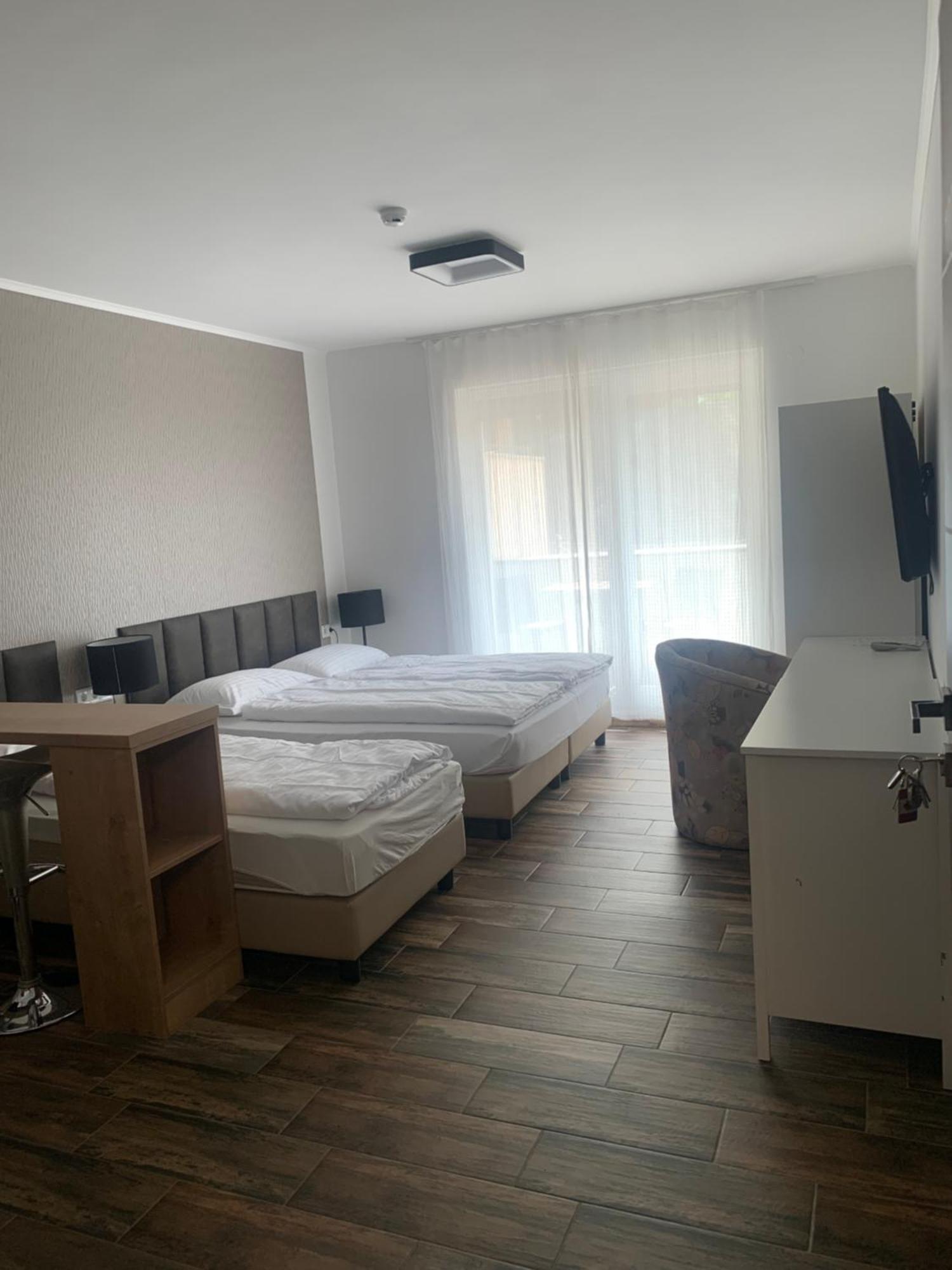 City Panzio Balatonlelle Eksteriør billede